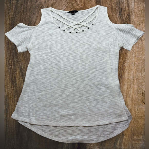 Rock & Republic Women’s Cold Shoulder Top Size XL White Criss Cross Neck Casual - Picture 1 of 6